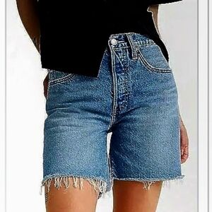 Levi's Strauss & CO. Classic Ladies Blue Denim Jean Long Shorts - Size 32"